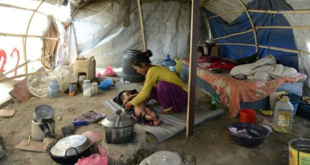 Un an après le séisme, des millions de Népalais attendent toujours de l’aide