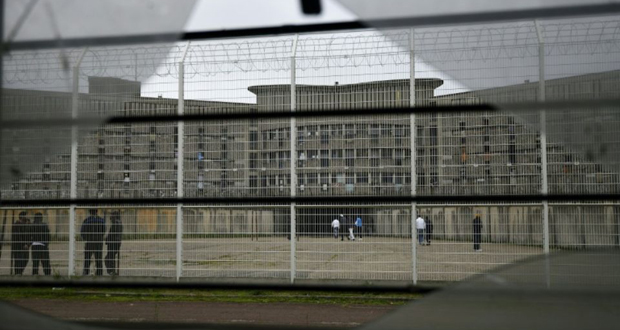 Abdeslam détenu à l’isolement dans la plus grande prison d’Europe