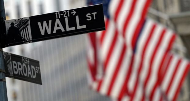 Wall Street se replie dans un contexte mondial incertain