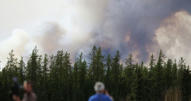 Canada: avancées infernales des feux à Fort McMurray, solidarité envers les évacués