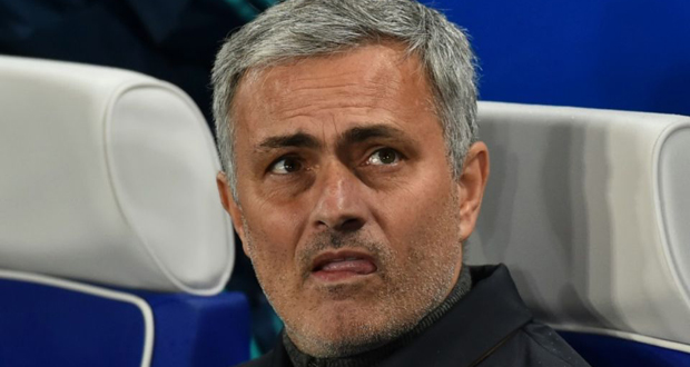 Manchester United: van Gaal remplacé mardi par Mourinho selon BBC et Sky
