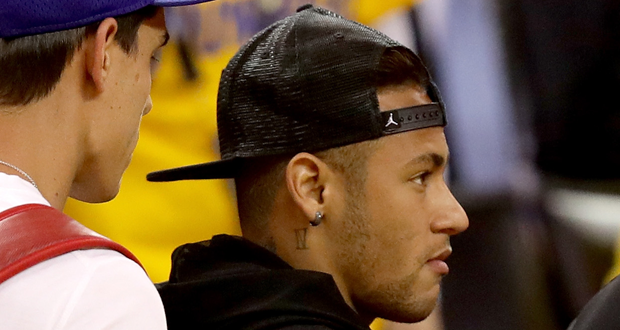 Transfert de Neymar: le FC Barcelone accepte une amende de 5,5 millions d’euros