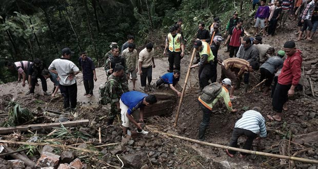 Indonésie: le bilan des inondations et glissements de terrains monte à 43 morts