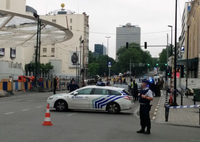 Bruxelles: alerte à la bombe dans un centre commercial, un suspect arrêté 