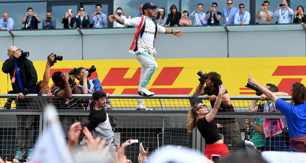 GP de Grande-Bretagne: Hamilton gagne encore, Rosberg perd sa 2e place