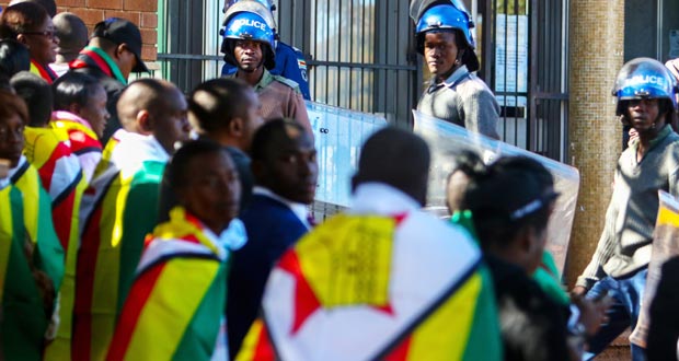 Zimbabwe: le leader de la contestation appelle à "continuer" la grève