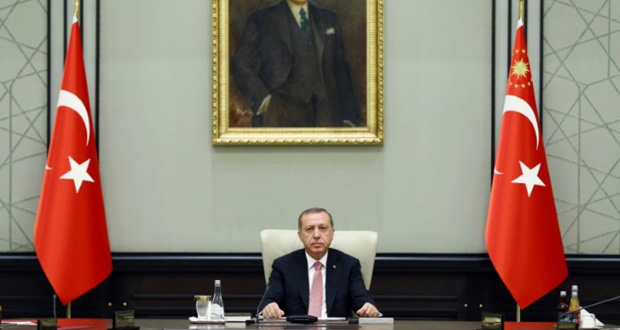 Turquie : Erdogan annonce l'état d'urgence et intensifie la purge