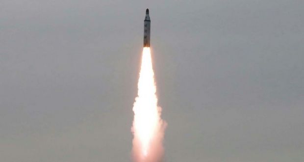 La Corée du Nord tire un missile balistique vers la mer du Japon 