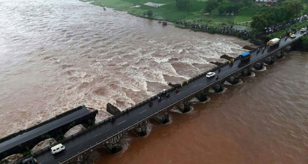 Un pont s’effondre en Inde: 2 morts et 20 disparus