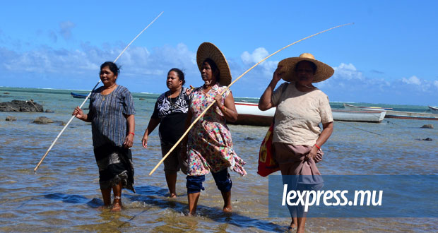 Le Morne: femmes pêcheurs, contre vents et marées