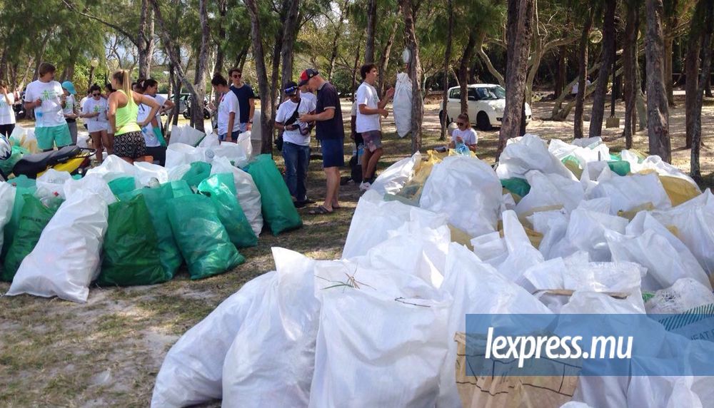 3,2 tonnes de déchets ramassées à Bras-d’Eau en un jour