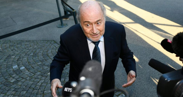 Fifa: Blatter joue son dernier match sous les yeux de Platini