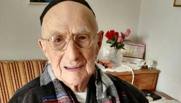 Le plus vieil homme au monde va célébrer sa majorité religieuse 100 ans après