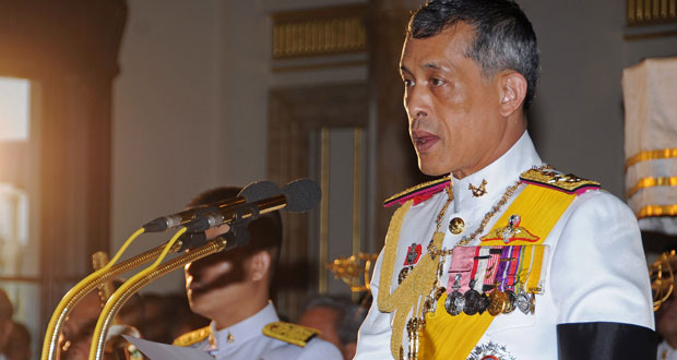Confusion en Thaïlande: après la mort du roi, son héritier demande un délai