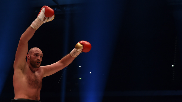 Boxe: Tyson Fury abandonne ses titres de champion du monde poids lourds