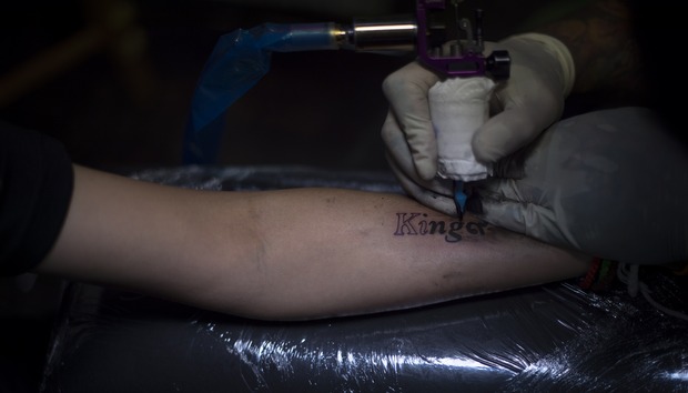 Thaïlande : le tatouage en signe de deuil éternel du roi