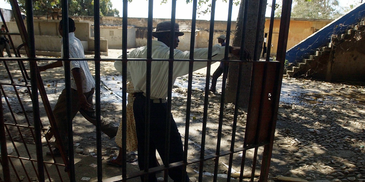 Haïti: au moins 172 prisonniers s'évadent d'une prison, 2 morts