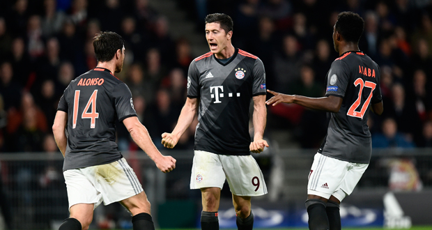 Ligue des Champions: Lewandowski frappe deux fois et qualifie le Bayern pour les 8es