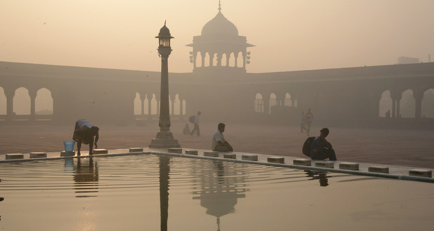 La pollution étouffe Delhi, les écoles fermées samedi