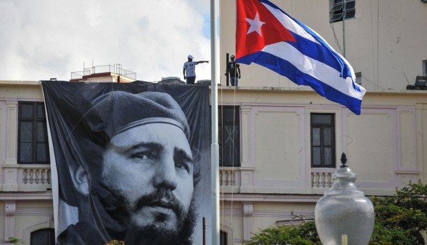 Les Cubains pleurent en masse leur «Comandante» Fidel à La Havane
