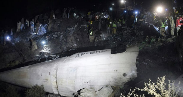 Pakistan: crash d’un avion avec 48 personnes à bord, aucun survivant