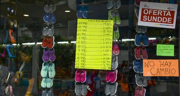 Au Venezuela, les boutiques forcées à baisser leurs prix pour Noël