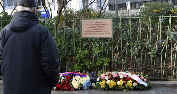 Deux ans après la tuerie, Charlie Hebdo critiqué, menacé mais toujours insolent