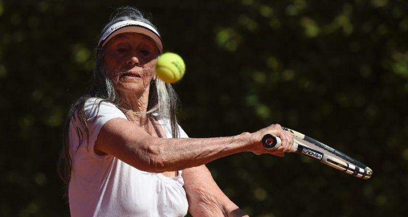 Ana Obarrio, une championne argentine qui monte au filet à 83 ans