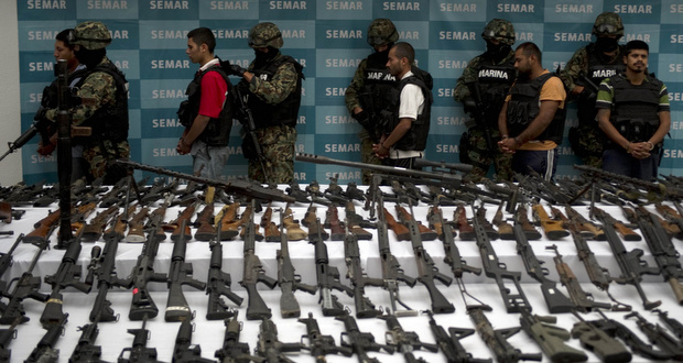 Brésil: l'armée saisit des armes et de la drogue dans une prison