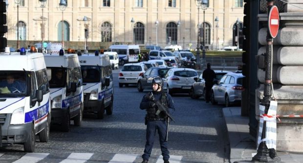Attaque au Louvre: les enquêteurs sur la piste d’un Egyptien