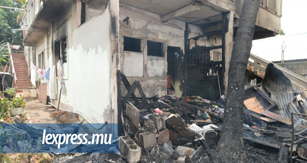 A Baie-du-Tombeau: les flammes ravagent une maison