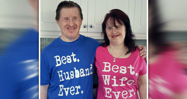 Un couple atteint de trisomie 21 célèbre ses 22 ans de mariage