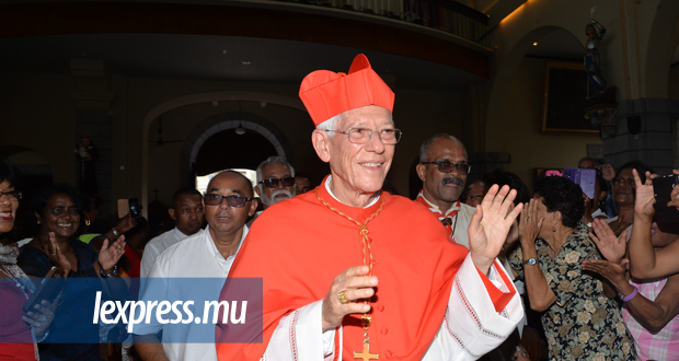 Décorés de la République: le Cardinal Maurice Piat fait GCSK