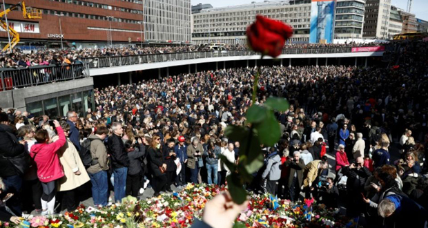 Des milliers de Suédois disent leur rejet du terrorisme