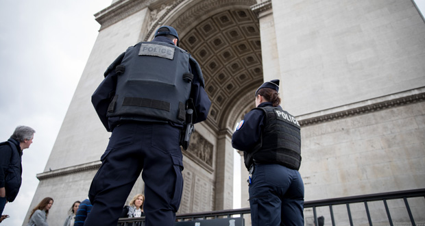 France: panique gare du Nord à Paris, un homme arrêté avec un couteau