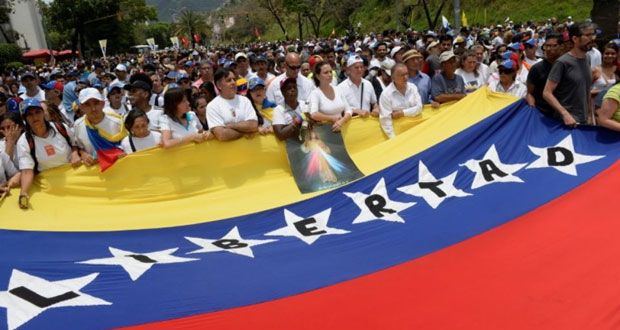 Venezuela: l’opposition maintient la pression sur Maduro