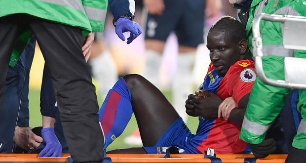 Crystal Palace: Sakho blessé au genou est sorti sur une civière