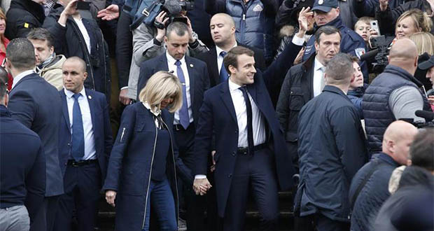 Présidentielle en France: participation de 65,3% en fin d'après-midi, en forte baisse