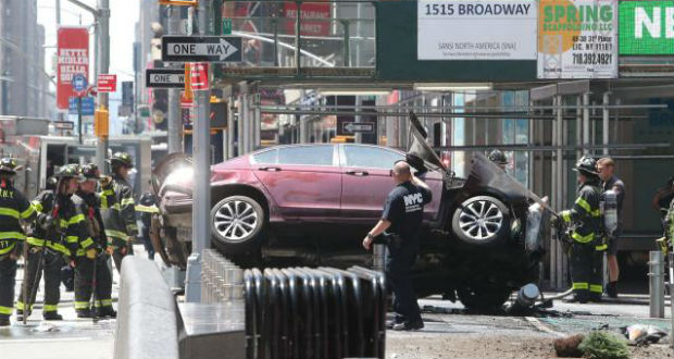 New York: Une voiture renverse des piétons à Times Square, des blessés