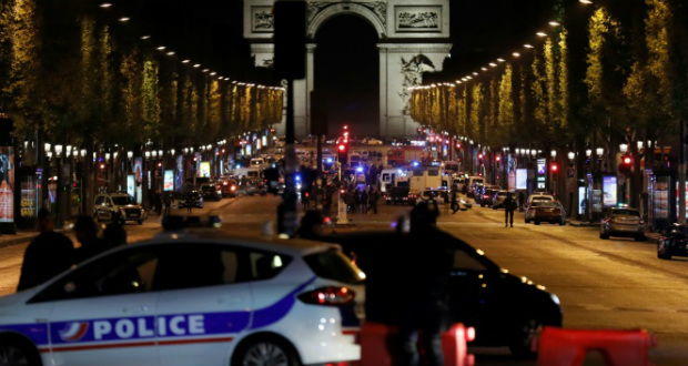 Attentat des Champs-Elysées à Paris: un homme inculpé