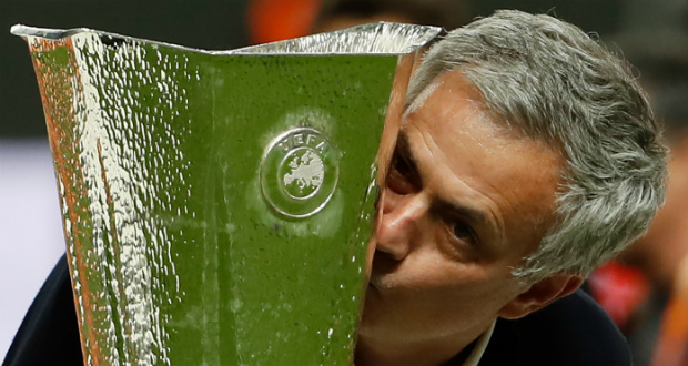 C3 - Mourinho aurait préféré «échanger» ce trophée contre la «vie des victimes» de l'attentat de Manchester