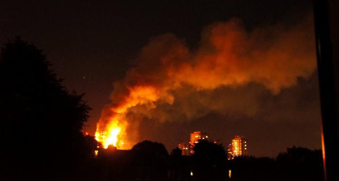 Un gigantesque incendie ravage une tour d'habitation à Londres