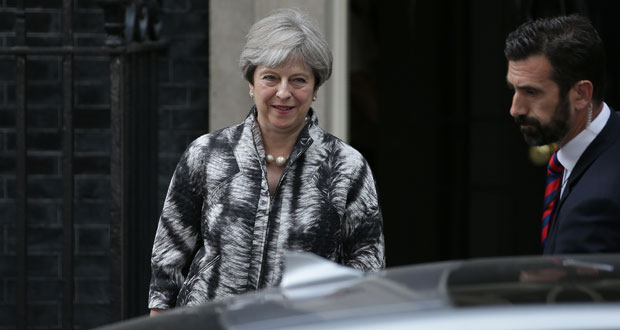 GB: Theresa May reprend les négociations pour un accord de gouvernement