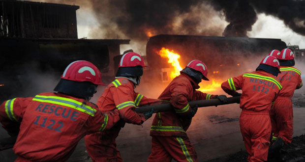 Incendie d'un camion-citerne au Pakistan: 123 morts, une centaine de blessés