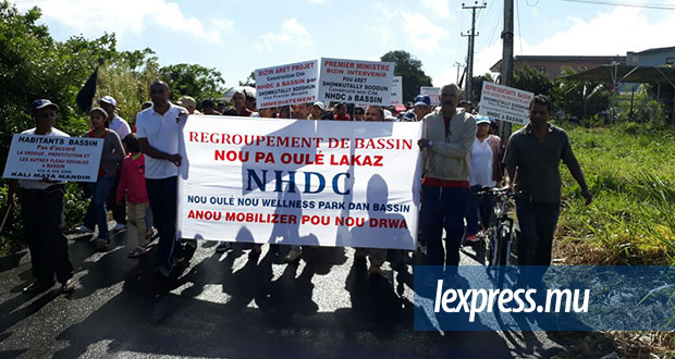 Construction d’un morcellement NHDC à Bassin: la démission de Showkutally Soodhun réclamée