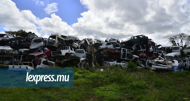 Riche-Mare: un cimetière de voitures hante les habitants