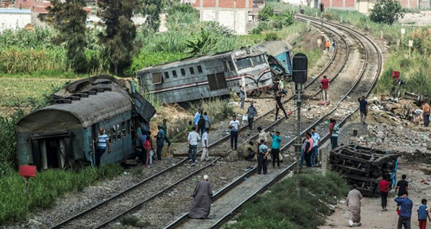 Accident de train en Egypte: six secouristes sanctionnés pour des selfies
