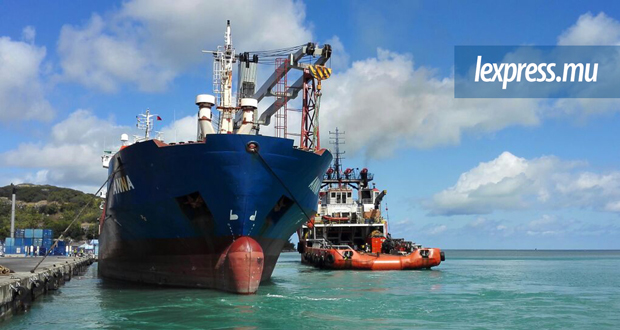 [Vidéo] Rodrigues: le MV Anna remorqué vers Port Louis ce mardi