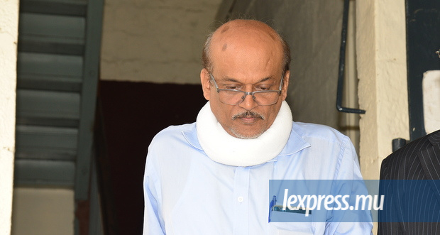 Enchaîné à son lit d’hôpital: Hurrydeo Bholah réclame Rs 100 M à l’État
