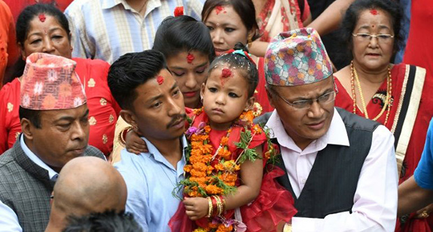 Népal: une fille de trois ans intronisée nouvelle «déesse vivante»